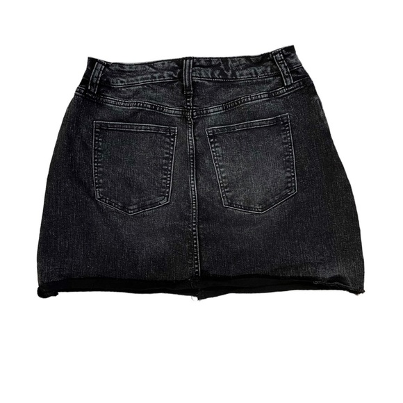 Banana Republic | Black Denim Mini Skirt Raw Hem, Women Size 4 - Picture 3 of 3